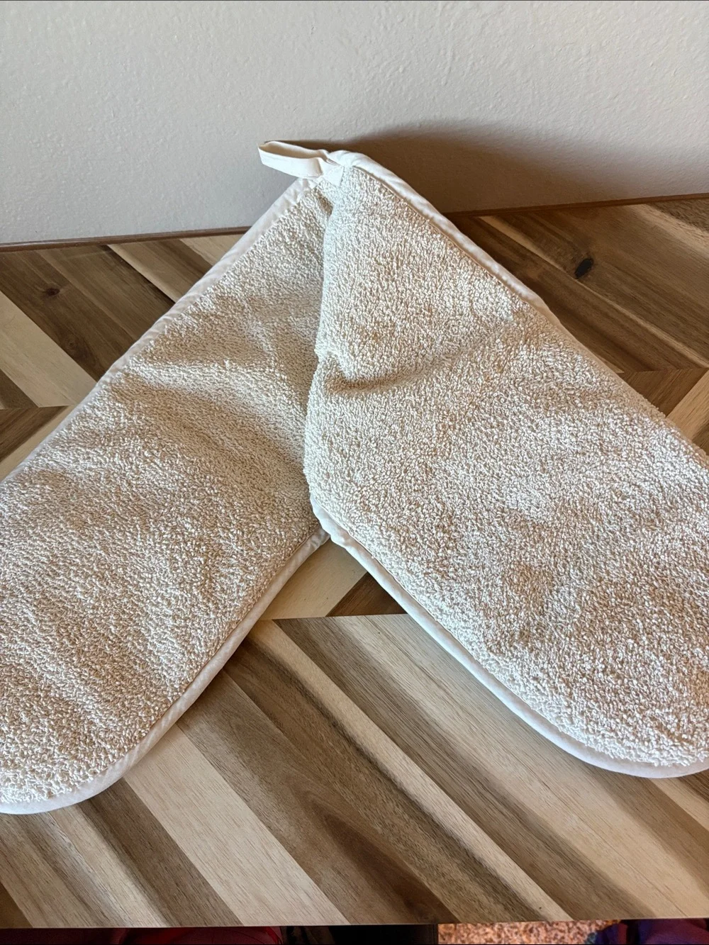 Woolly Ewe oven mitt